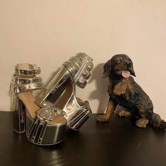 Debbie's Closet (@zonbiegrl71) | Poshmark